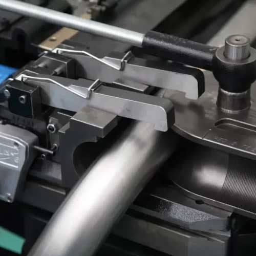 EB76 CNCV7S putken taivutin ytimell&auml;