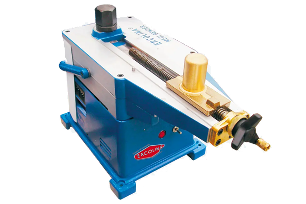 CE 100 Muotorauta ja putkentaivutuskoneet