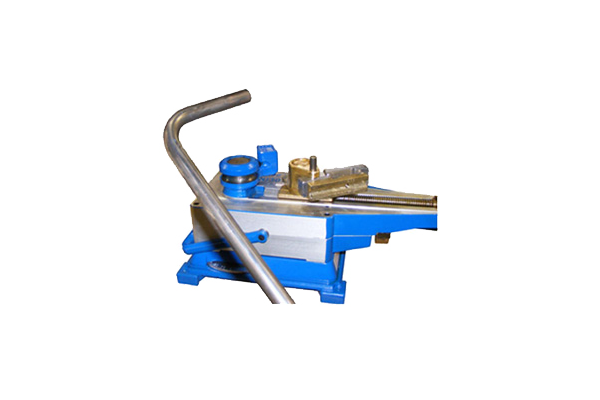 CE 100 Muotorauta ja putkentaivutuskoneet